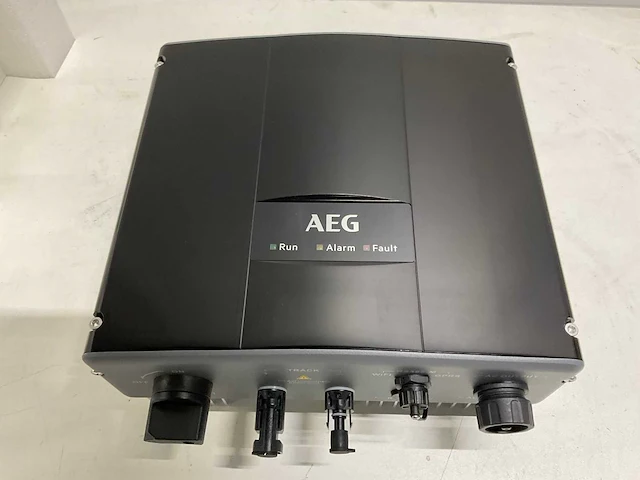 Aeg - 1.0k omvormer t.b.v. zonnepanelen (5x) - afbeelding 1 van  5