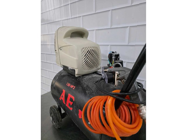 Aeg - 2018 - l50-hp2 - luchtcompressor - afbeelding 4 van  5