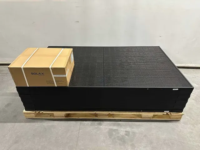 Aeg - set van 10 full black zonnepanelen (375 wp) met solax 3.6 omvormer (1-fase) - afbeelding 1 van  10