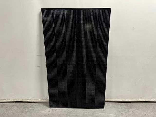 Aeg - set van 10 full black zonnepanelen (375 wp) met solax 3.6 omvormer (1-fase) - afbeelding 4 van  10