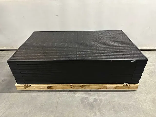 Aeg - set van 12 full black zonnepanelen (375 wp) met saj 4.0 omvormer met wifi (1-fase) - afbeelding 3 van  10