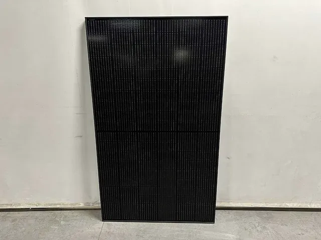 Aeg - set van 12 full black zonnepanelen (375 wp) met saj 4.0 omvormer met wifi (1-fase) - afbeelding 4 van  10