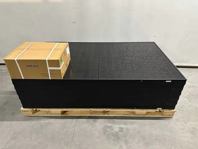 Aeg - set van 12 full black zonnepanelen (375 wp) met solax 4.2 omvormer (1-fase) - afbeelding 1 van  10
