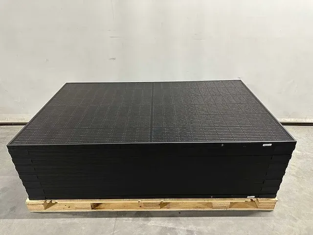 Aeg - set van 14 full black zonnepanelen (375 wp) met solis 5.0k omvormer (3-fase) - afbeelding 4 van  11