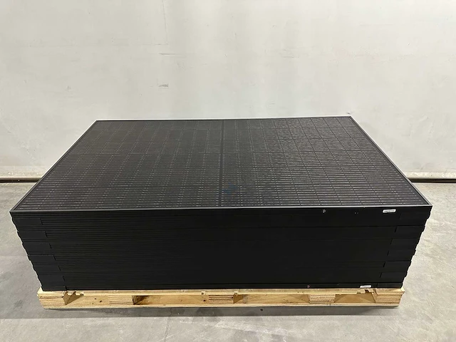 Aeg - set van 14 full black zonnepanelen (375 wp) met solis 5.0k omvormer (3-fase) - afbeelding 4 van  11