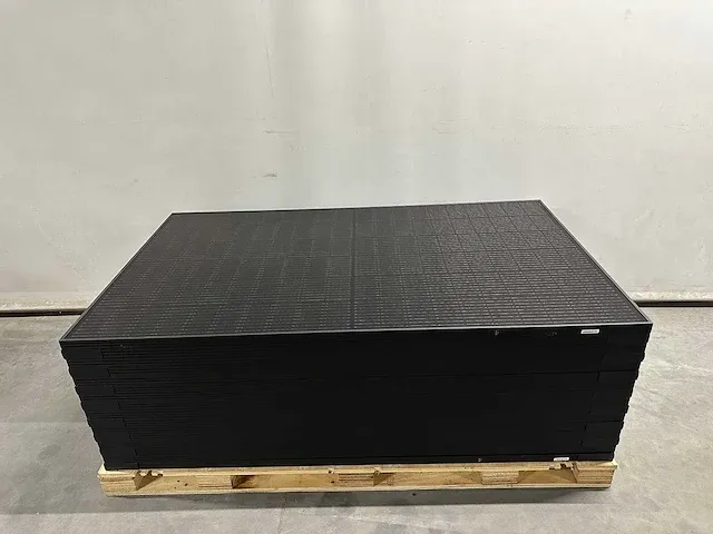 Aeg - set van 16 full black zonnepanelen (375 wp) met solax 6.0 omvormer (3-fase) - afbeelding 2 van  10