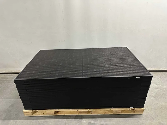 Aeg - set van 16 full black zonnepanelen (375 wp) met solax 6.0 omvormer (3-fase) - afbeelding 2 van  10