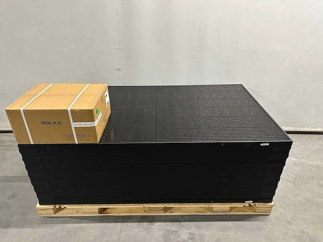 Aeg - set van 16 full black zonnepanelen (375 wp) met solax 6.0 omvormer (3-fase) - afbeelding 1 van  10