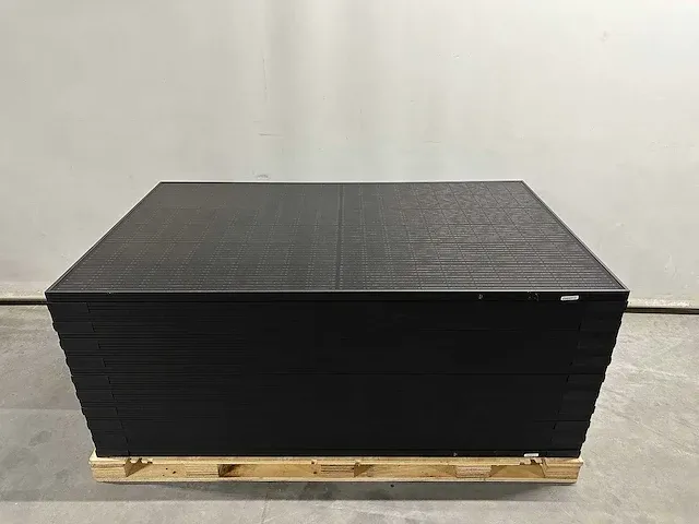 Aeg - set van 20 full black zonnepanelen (375 wp) met growatt 7.0k omvormer (3-fase) - afbeelding 2 van  7