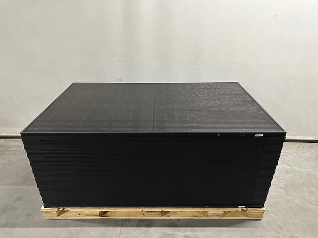Aeg - set van 20 full black zonnepanelen (375 wp) met growatt 7.0k omvormer (3-fase) - afbeelding 2 van  7