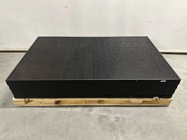 Aeg - set van 8 full black zonnepanelen (375 wp) met solax 3.0 omvormer (1-fase) - afbeelding 2 van  9