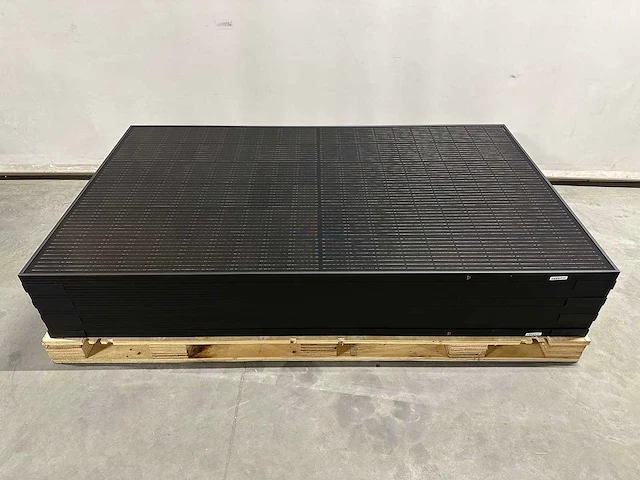 Aeg - set van 8 full black zonnepanelen (375 wp) met solax 3.0 omvormer (1-fase) - afbeelding 2 van  9