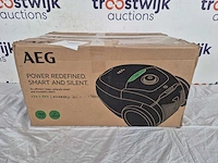 Aeg vx8-2-öko - stofzuiger met zak - 3,5 l - 600w - zwart - afbeelding 2 van  2