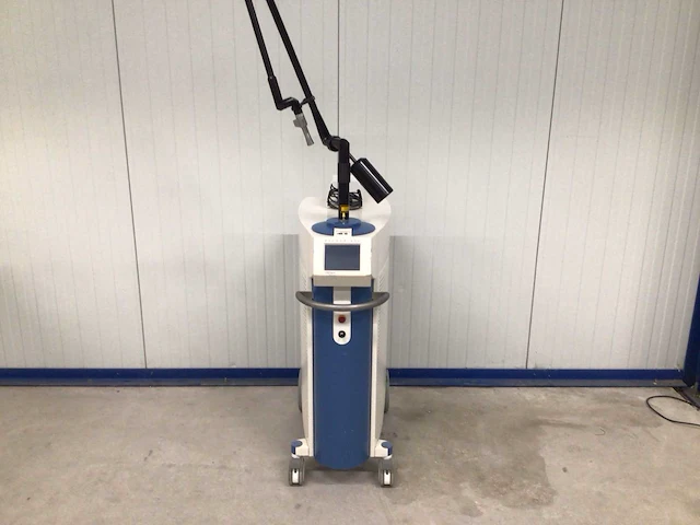 Aesculap - dermablate - yag laser - afbeelding 1 van  7