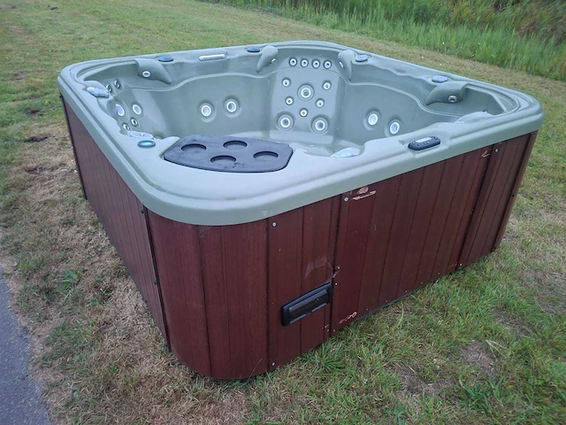 Aeware 7 persoons amerikaans jacuzzi en buitenspa - afbeelding 11 van  25