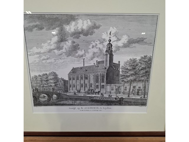Afbeelding in lijst, gezigt top de academie te leide - afbeelding 7 van  9