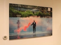Afbeelding op (plexi) glas 70 x 105 cm. let op! een hoek beschadigd. - afbeelding 1 van  3
