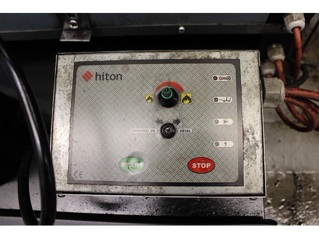 Afgewerkte oliekachel hiton hp 145-wh. afmeting 60 x 110 x 120 cm. - afbeelding 4 van  4
