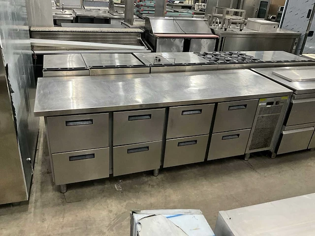 Afinox linear 70 4 i tn koelwerkbank - afbeelding 2 van  7