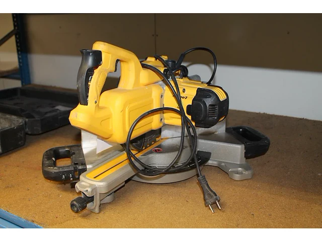 Afkort- / verstekzaag dewalt dws774. - afbeelding 2 van  3