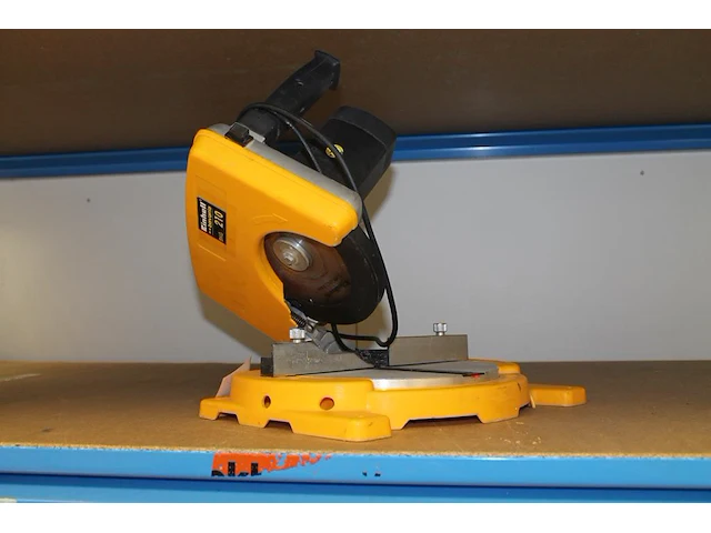 Afkort- / verstekzaag einhell bkg210. - afbeelding 1 van  3