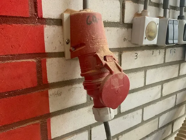 Afkortcirkelzagen op geleiderbank - afbeelding 13 van  13