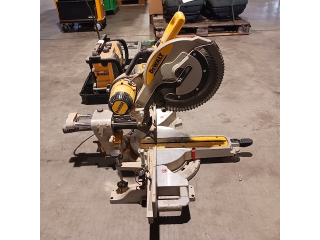 Afkortzaag, de walt, dws 780 - afbeelding 8 van  11