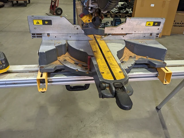 Afkortzaagmachine op onderstel, dewalt, dhs780 type20 - afbeelding 18 van  18