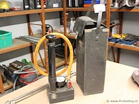 Afpersset - afbeelding 1 van  3