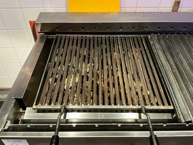 African lavasteengrill - afbeelding 3 van  5