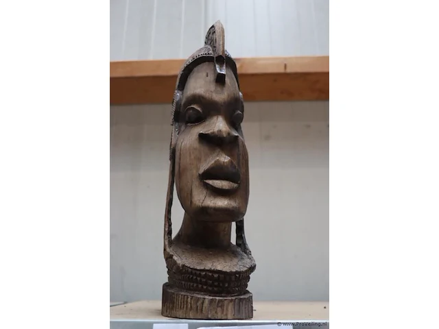 Afrikaans beeld, hout - afbeelding 2 van  3
