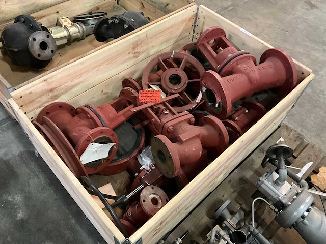 Afsluiter, divers (9x) - afbeelding 1 van  8