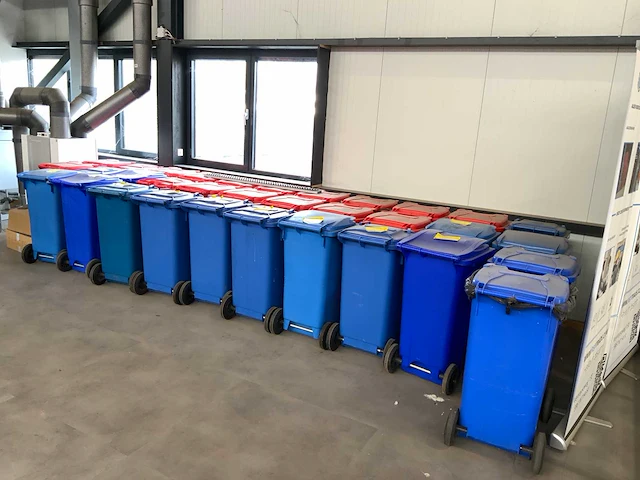 Afvalcontainer 120l (33x) - afbeelding 1 van  13