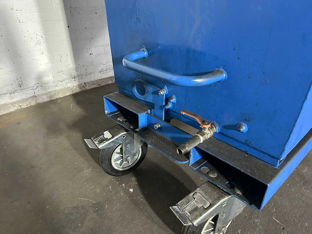 Afvalcontainer - afbeelding 4 van  5