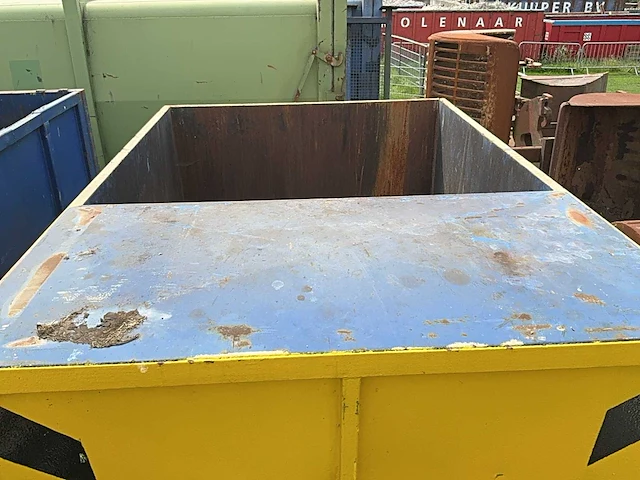 Afvalcontainer - afbeelding 4 van  5