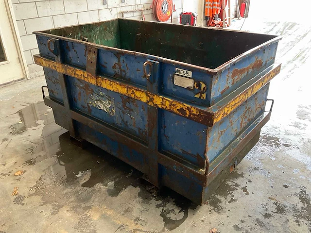 Afvalcontainer - afbeelding 4 van  4