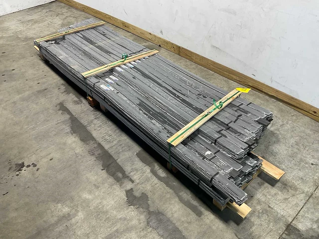 Afwerklat composiet 300x6,3x0,9 cm antraciet (145x) - afbeelding 1 van  7