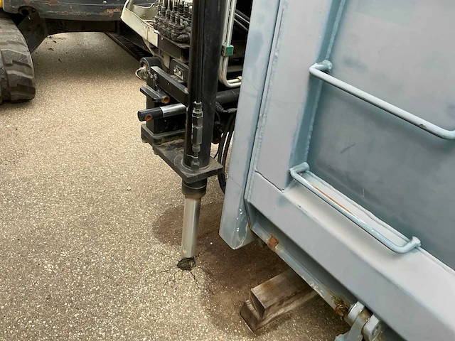 Afzet afvalcontainer met kraan - afbeelding 18 van  28