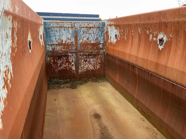Afzet afvalcontainer met kraan - afbeelding 19 van  28