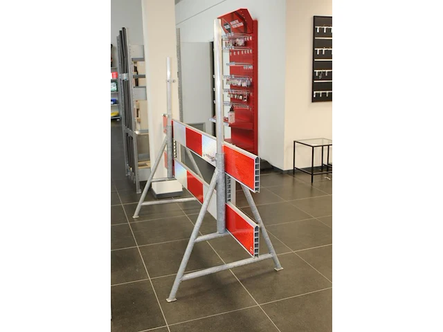 Afzethek met twee aluminium bordhouders breedte 250cm - afbeelding 1 van  2
