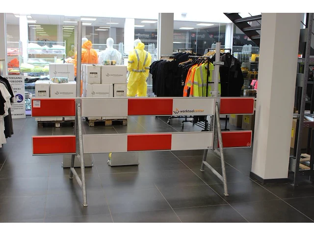 Afzethek met twee aluminium bordhouders breedte 250cm - afbeelding 2 van  2