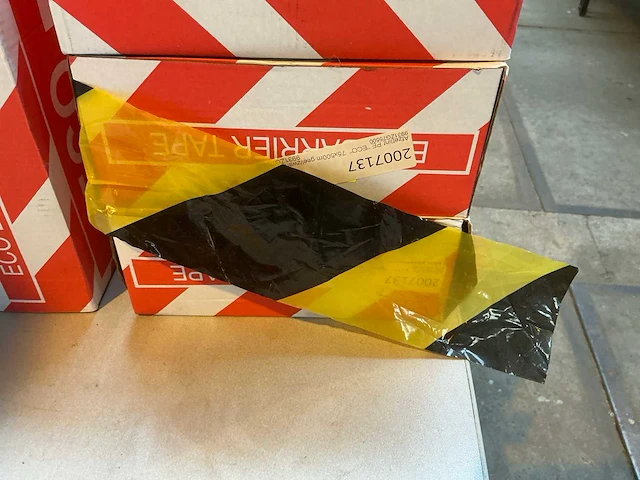 Afzetlint en verkeersbord - afbeelding 4 van  5
