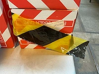 Afzetlint en verkeersbord - afbeelding 4 van  5