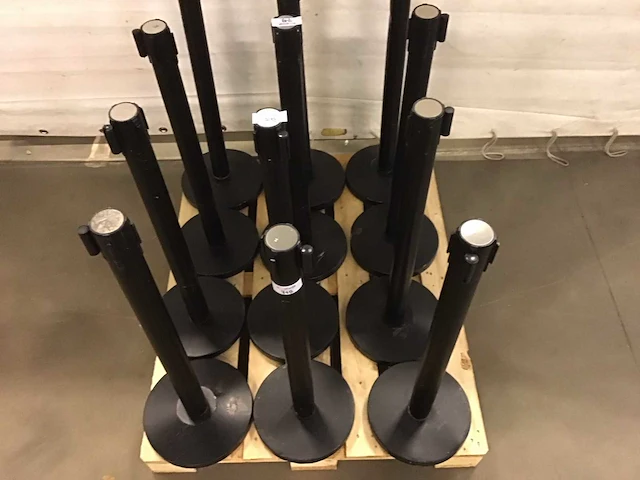 Afzetpaal (12x) zwart met treklint - afbeelding 2 van  2