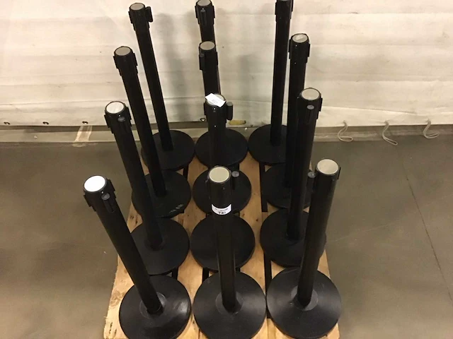 Afzetpaal (12x) zwart met treklint - afbeelding 2 van  2