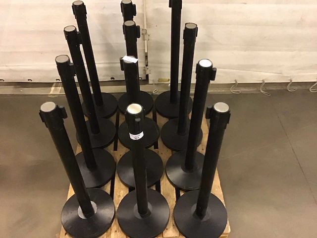 Afzetpaal (12x) zwart met treklint - afbeelding 2 van  2
