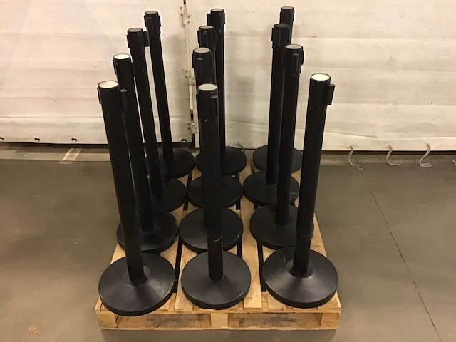 Afzetpaal (12x) zwart met treklint - afbeelding 1 van  2