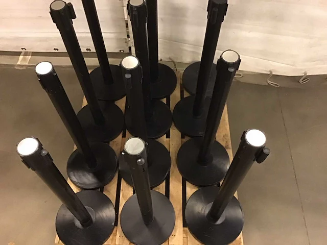 Afzetpaal (12x) zwart met treklint - afbeelding 2 van  2