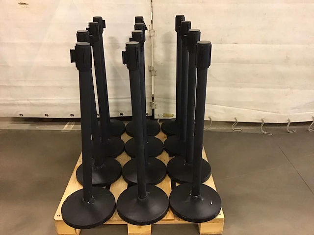 Afzetpaal (12x) zwart met treklint - afbeelding 1 van  2