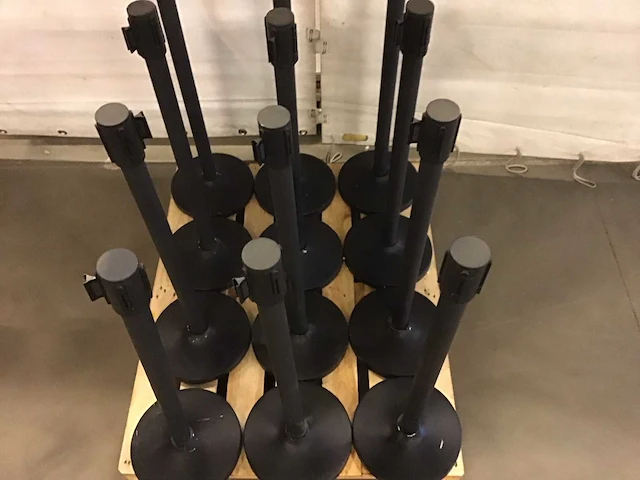 Afzetpaal (12x) zwart met treklint - afbeelding 2 van  2
